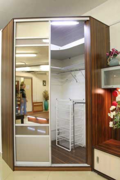 Шкаф-купе угловой с наполнением