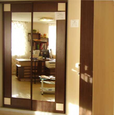 Шкаф-купе с зеркалом